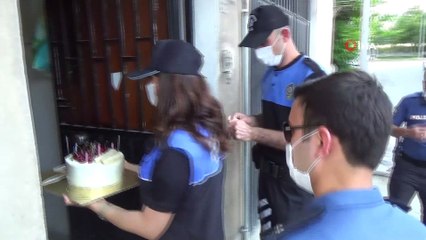 Polisten Ömer Faruk'a doğum günü sürprizi