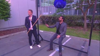 Jeu délirant entre Cyril Hanouna et Stéphane Rotenberg avec des pistolets à eau