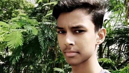 Kio Hai Jo Raat Ke 3 Baje Bhe Mera Bakwash Sunta Hai