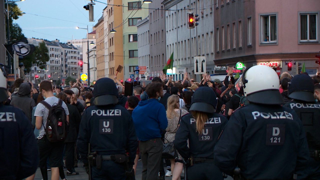 Demos in Wien-Favoriten: Regierung kündigt Verfolgung der Straftaten an