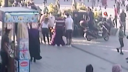 Esenyurt'ta feci kaza kamerada: Motosikletin çarptığı çocuk ağır yaralandı