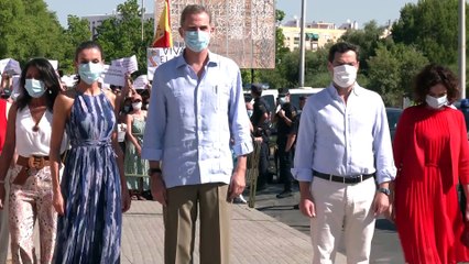Los Reyes inician su visita a Sevilla en las Tres Mil Viviendas