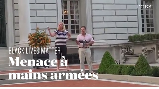 Un couple armé menace des manifestants Black Lives Matter à St Louis dans le Missouri