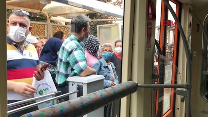 Vatman, sosyal mesafesizliğe kızıp hareket etmedi