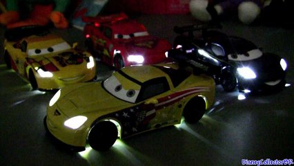 Video herunterladen: Carros 2 Light up Cars Relampago Mcqueen Miguel Camino Disney Pixar Dublado em Portugues