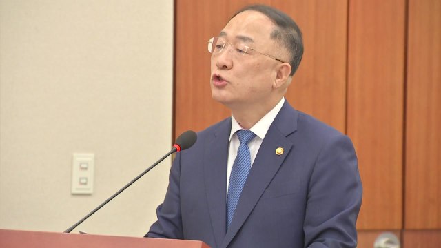 홍남기 공항공사 논란 오해...공공 채용 해마다 늘려 / YTN