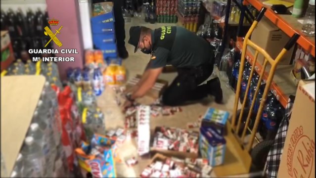 Intervenidas 378 cajetillas de tabaco y un denunciado por venderlo sin autorización