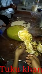 কাঁঠাল প্রতিযোগিতা চলছে,