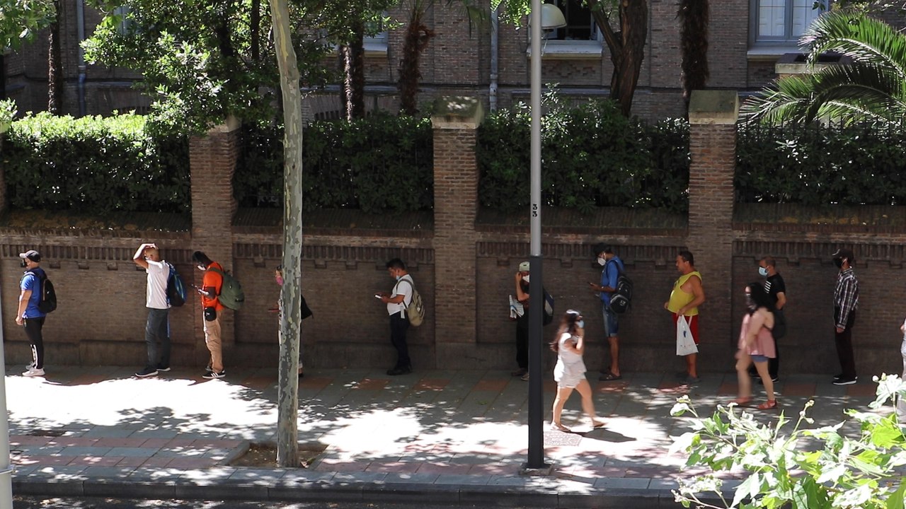 En la cola del hambre de Martínez Campos: "Hay gente que jamás se hubiera imaginado aquí"