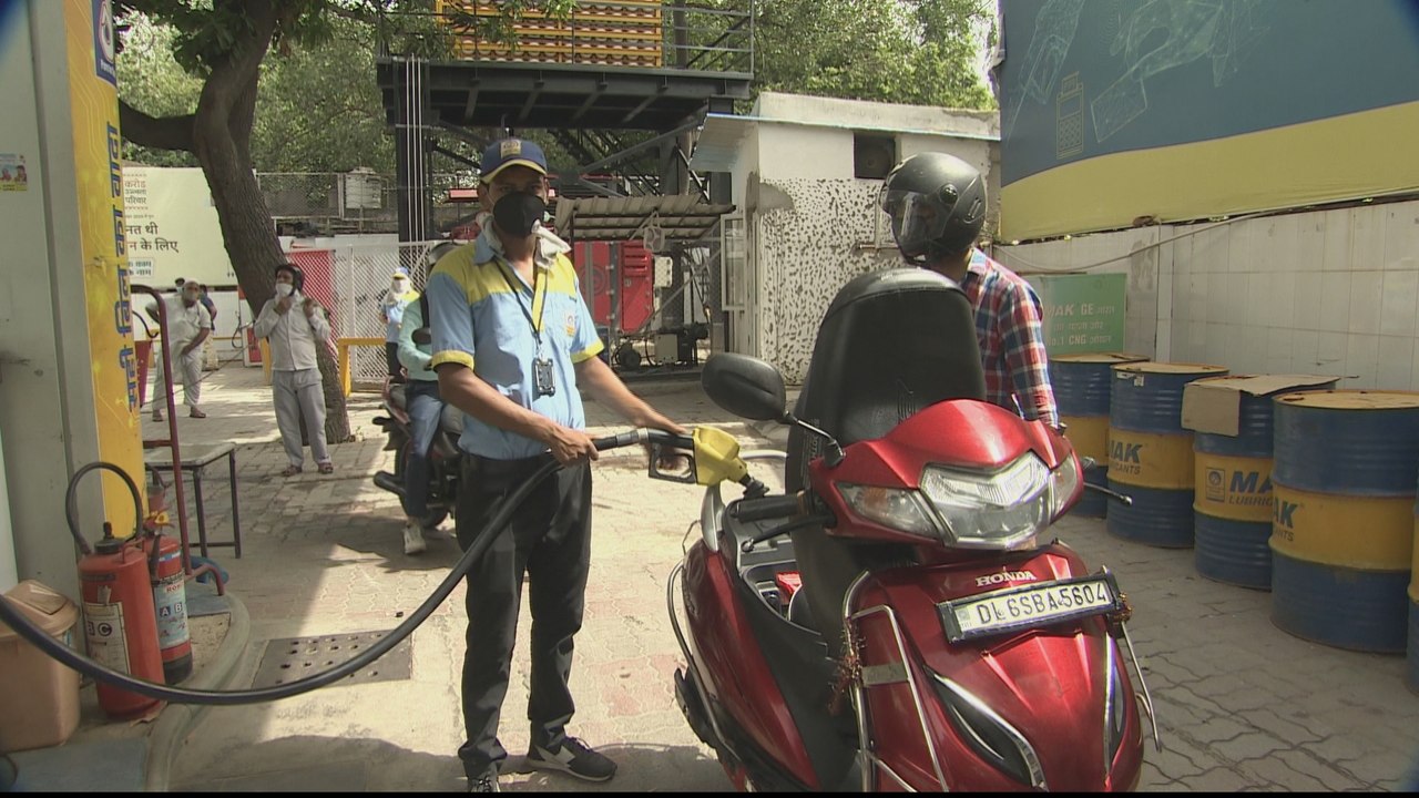 India's fuel prices at the pumps rise despite low oil prices