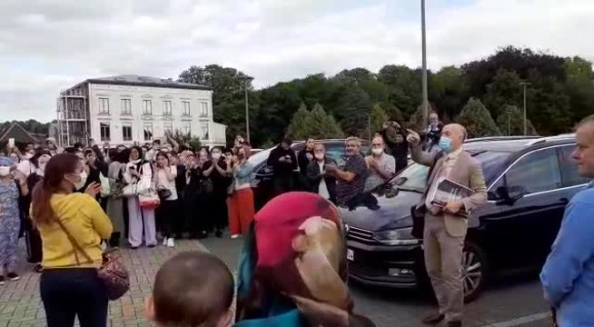 Hasan Aydin accueilli sous les vivas avant le conseil communal de Verviers