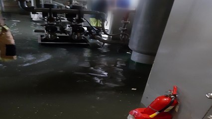 호우로 부산 병원 지하2층 침수 / YTN