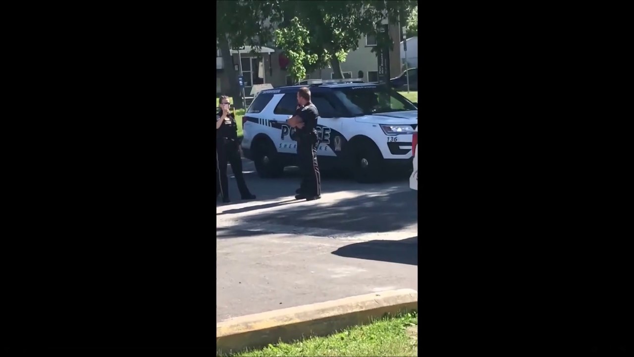 Un honnête citoyen de Sherbrooke se fait défoncer sa porte