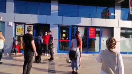 Alışveriş yaptığı marketi savaş alanına çevirdi