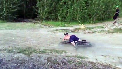 Saut en VTT : il aurait jamais dû essayer !