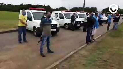 Télécharger la video: Colegas de trabalho prestam homenagem em Vila Velha