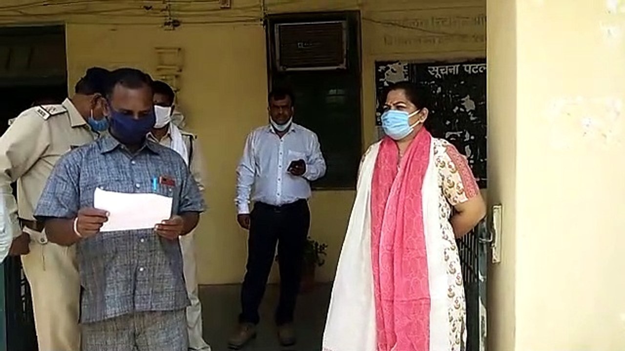 ओलावृष्टि से खराब हुई फसलों का मुआवजा के लिए किसानों ने SDM को सौंपा ज्ञापन
