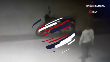 Motosikleti çalmak için dakikalarca uğraştılar