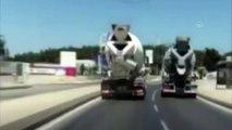 Otoyolda yarışan beton mikseri sürücülerine para cezası - İSTANBUL
