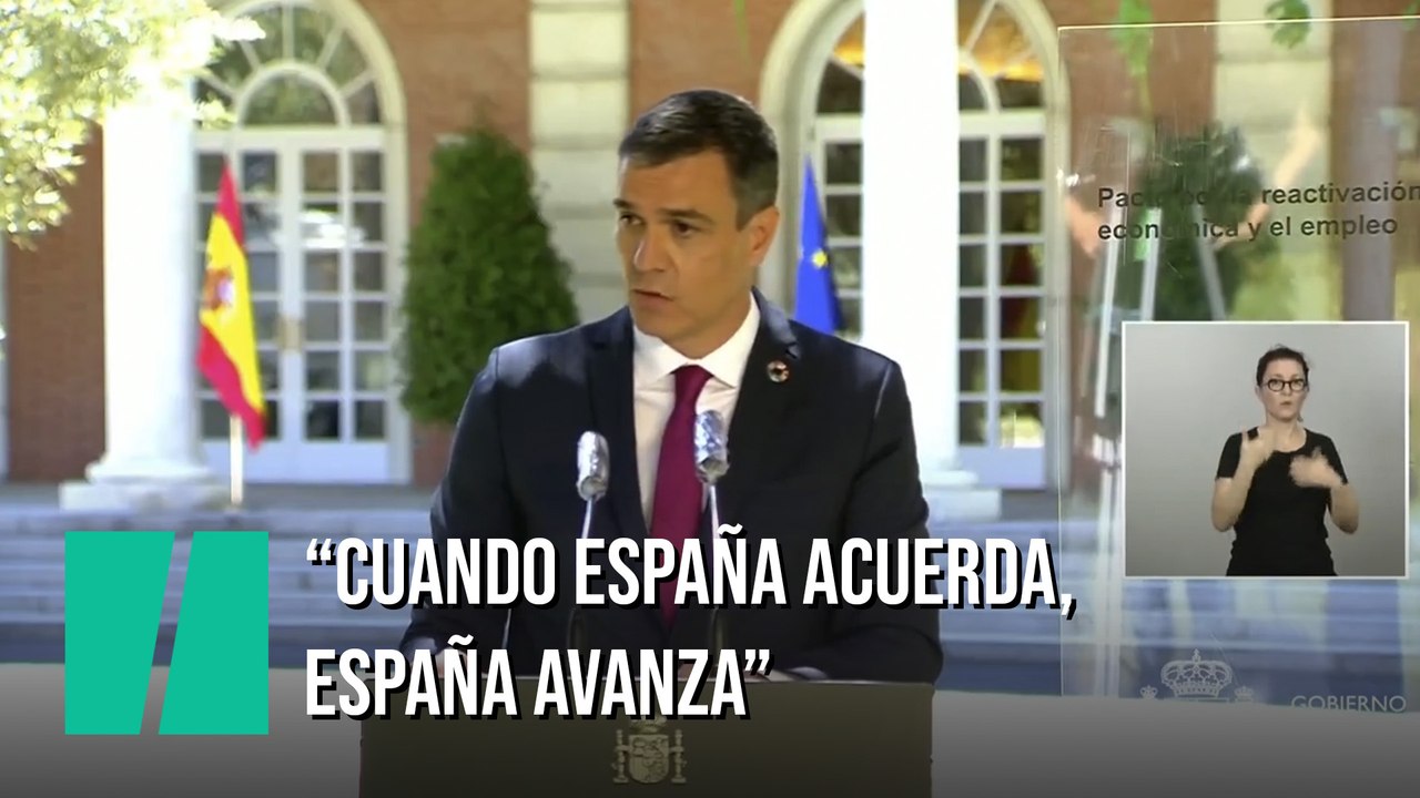 Sánchez firma el pacto con los agentes sociales...