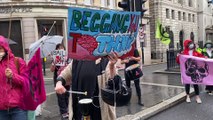 Çevreci gruptan İngiltere Merkez Bankası önünde protesto - LONDRA