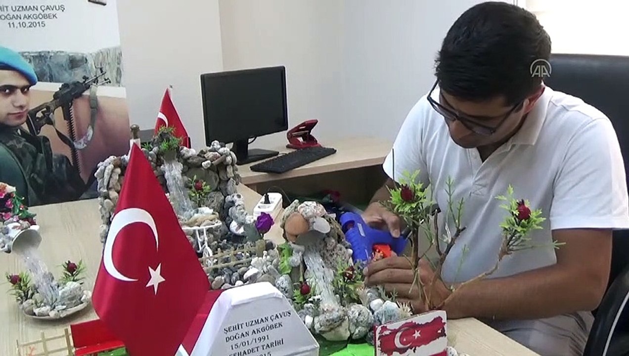 Şehit kardeşinin mezarının maketini yaptı - HATAY