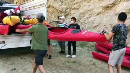 "Karanlık kanyon"un serin sularındaki kano yarışları nefes kesti - ERZİNCAN