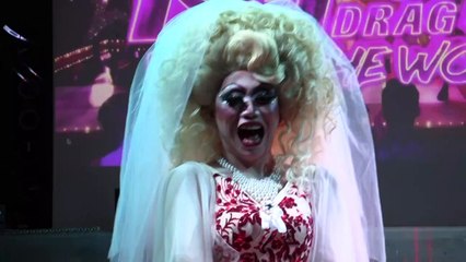 A Shanghai, les travestis défient sur scène la pression sociale