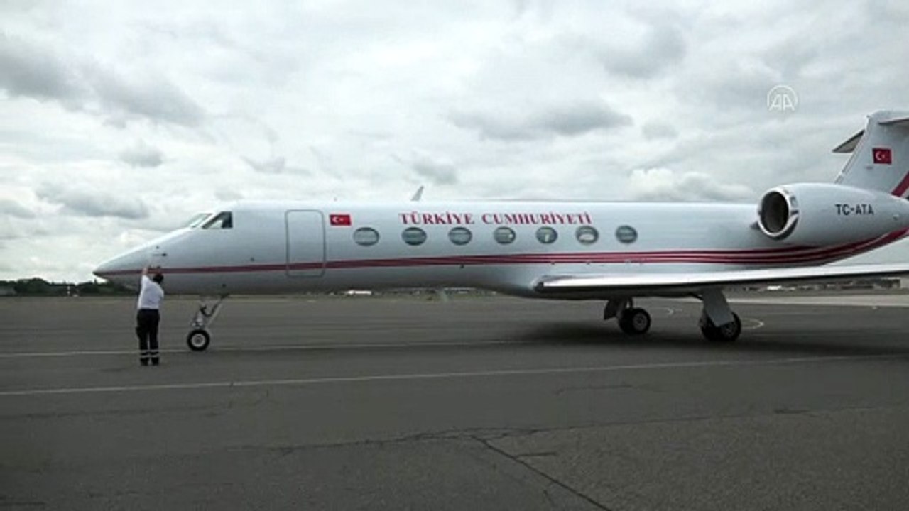 Dışişleri Bakanı Çavuşoğlu Almanya’da - Havalimanı karşılama - BERLİN