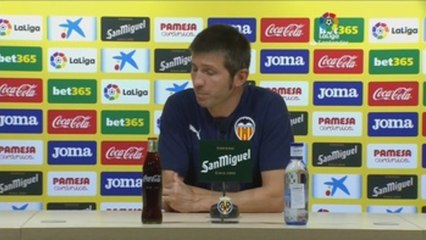 El Valencia destituye a Celades. El Barça, contra las cuerdas