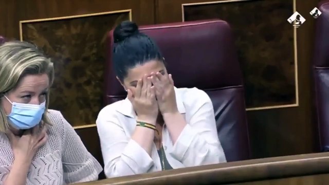 Atentos al verbo fácil y cómo se expresa esta diputada de Podemos