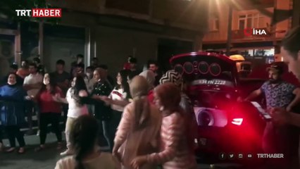 Tedbirleri hiçe saydılar, asker eğlencesi yaptılar