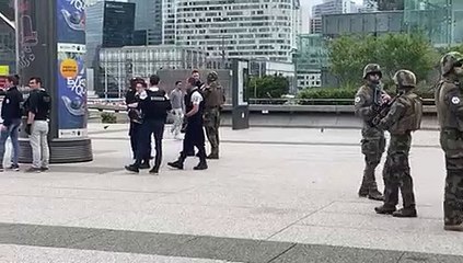 La Défense: La gare, l’esplanade et le centre commercial évacués suite à un appel au 17 signalant un individu armé - Une opération de police en cours