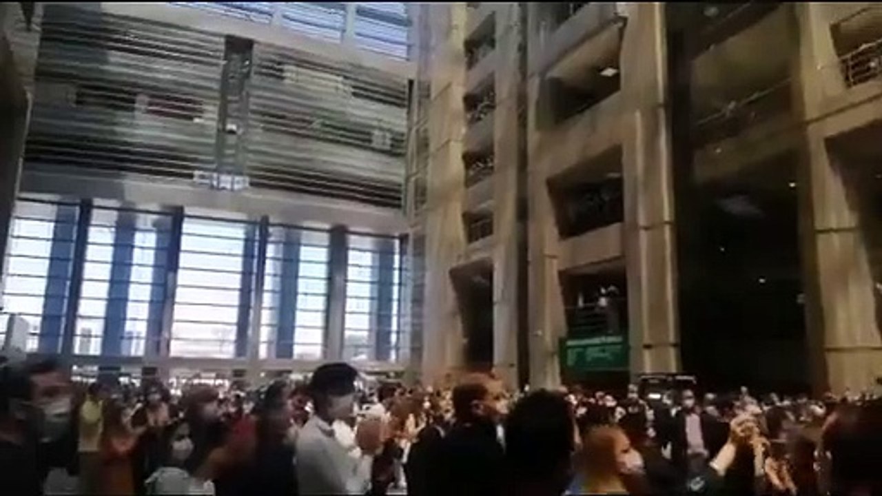 Avukatlar ayaklandı! Adliyede ''çoklu baro'' eylemi var