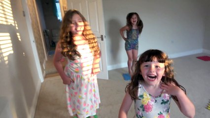 Sophia Isabella e Alice Brincando pela Casa