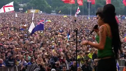Amy Winehouse - Tears dry on their own -Glastonbury pyramid stage 22nd June 07.