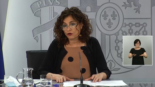 Montero carga contra el PP por pedir test a los viajeros