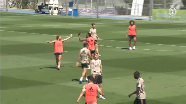 El Real Madrid mira de reojo al partido del Camp Nou de esta noche