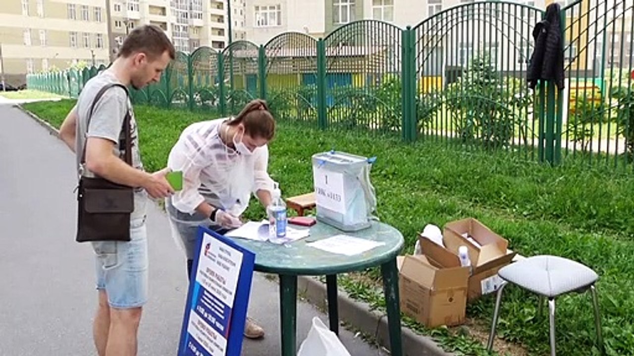 Rússia improvisa locais de votação para referendo de Putin