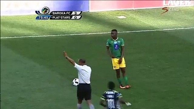 L'AFRICAIN EST CRÉATIF DEH ! C'EST QUEL DRIBBLE ÇA ? Son dribble jugé trop provocateur par l'arbitre, il écope d'un carton jaune !