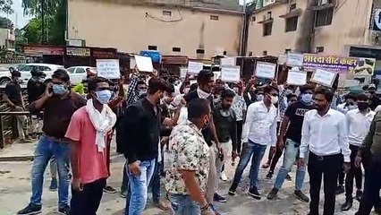 Ambikapur- एनएसयूआई ने पेट्रोल-डीजल की बढ़ती कीमत का किया विरोध, प्रदेश सचिव बोले-दाम बढ़ा रहे हैं तो लोन भी दे मोदी सरकार