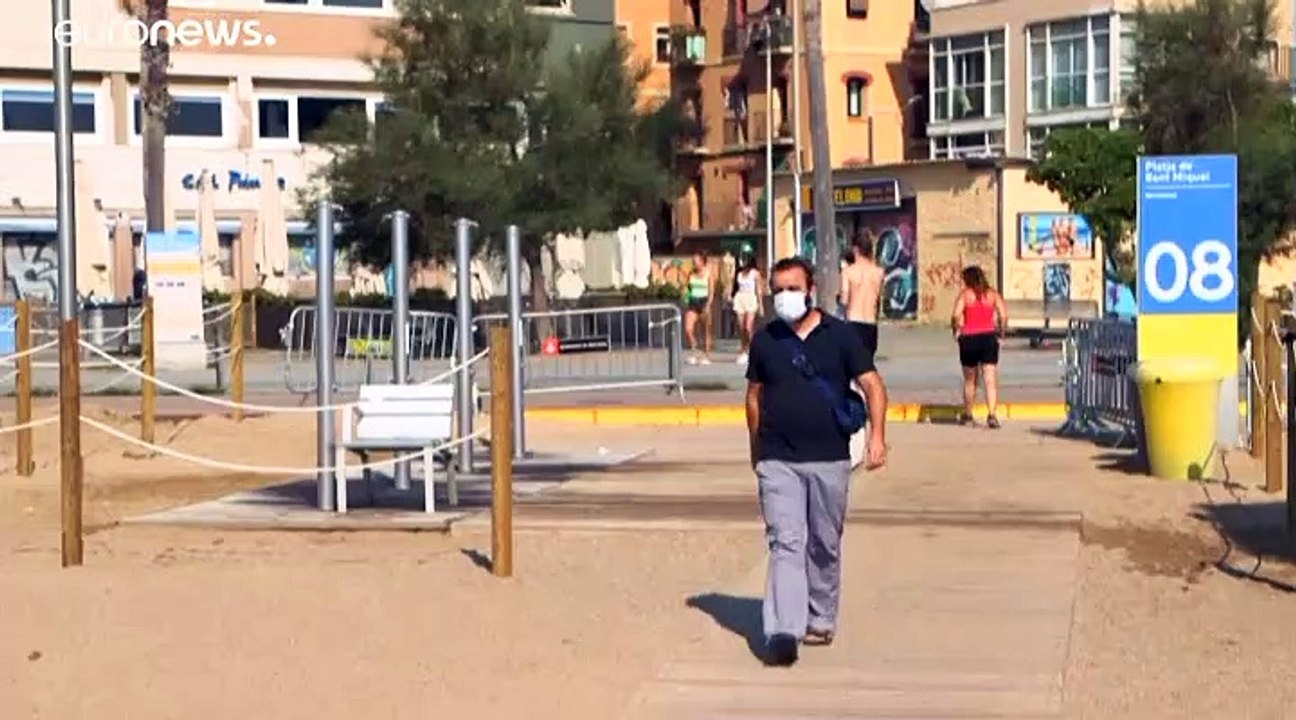 Pour éviter la contamination au Covid-19, les plages de Barcelone sont sous haute surveillance