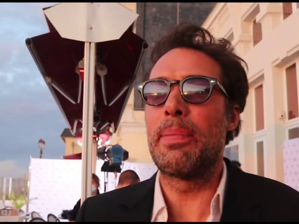 OSS 117 : Nicolas Bedos parle d'OSS 117 : Alerte rouge en Afrique noire