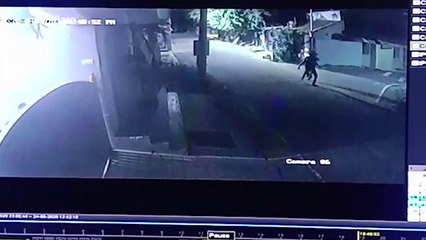 CCTV captures moment two youths assault and mug unsuspecting man in southern India