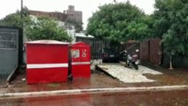 Casa é invadida pela lama no Bairro Santa Cruz
