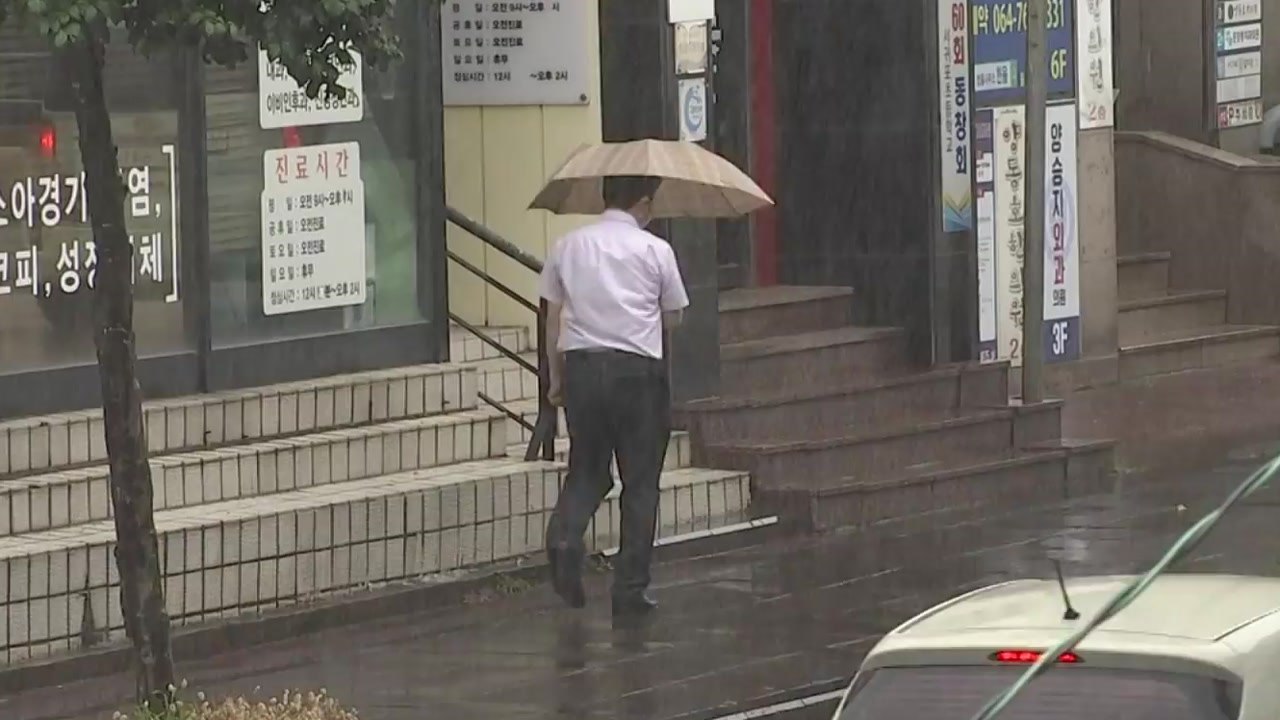 [날씨] 오늘까지 곳곳 장맛비...흐리고 후텁지근 / YTN