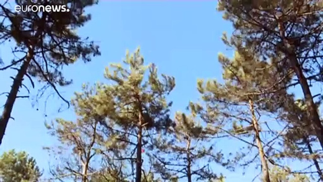 Mitten im Live: 1.000 Liter Wasser aus dem Heli auf die Journalistin