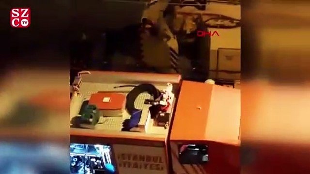 Kadıköy'de tren istasyonunda raylara giren kişiyi elektrik çarptı