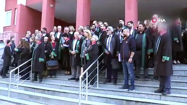 Suudi Arabistan’ın Asir bölgesinde yaşanılan çekirge istilası paniğe neden oldu. Asir bölgesinde bulunan Abha kentinde çekirge istilası paniğe neden oldu.