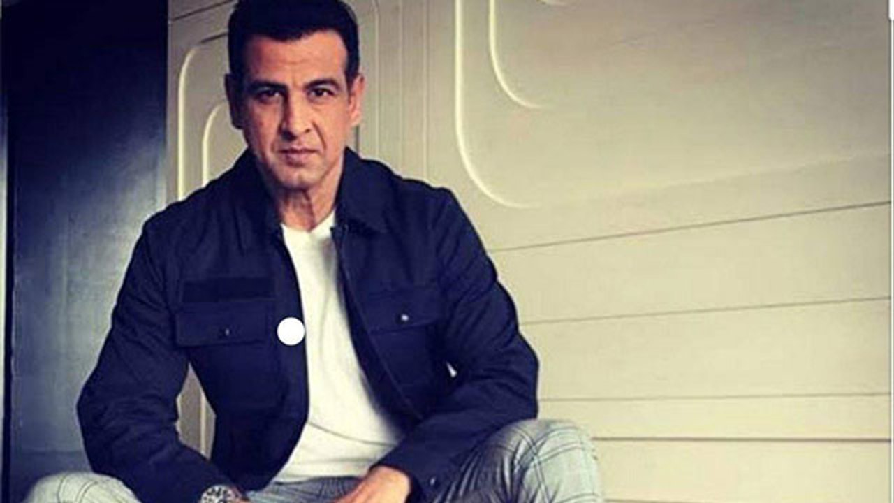 Corona में गरीबी का शिकार हुए Actor Ronit Roy, बेचने पड़ रहे हैं घर की सारी चीजें | FilmiBeat